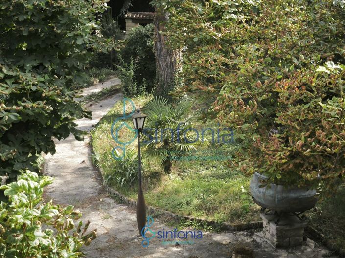 Image No.2-5 Bed House for sale
