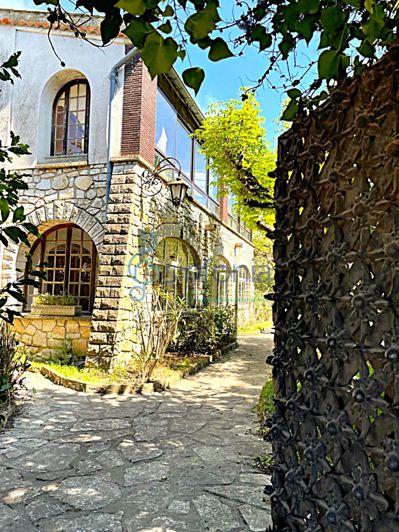 Image No.24-5 Bed House for sale