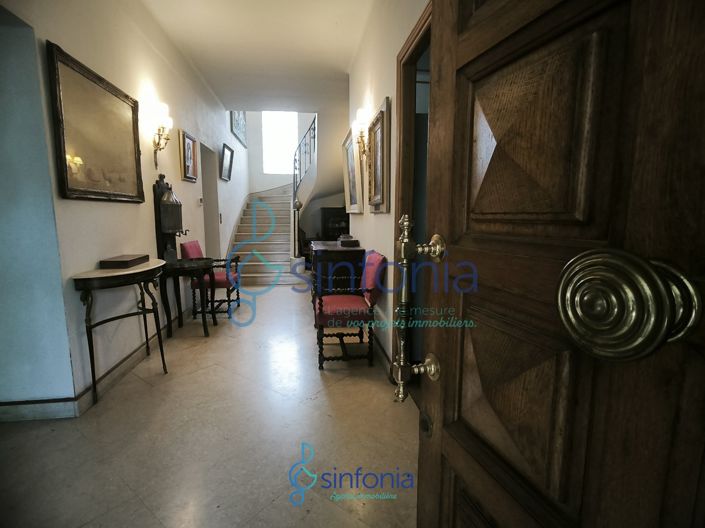 Image No.8-5 Bed House for sale