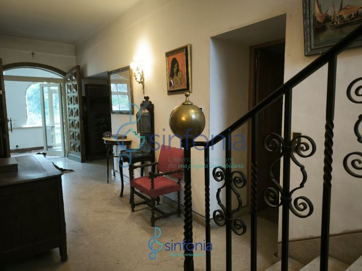 Image No.9-5 Bed House for sale
