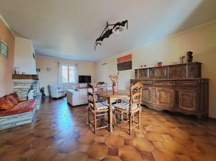Image No.6-3 Bed House for sale