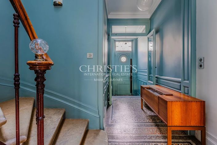 Image No.8-5 Bed House for sale