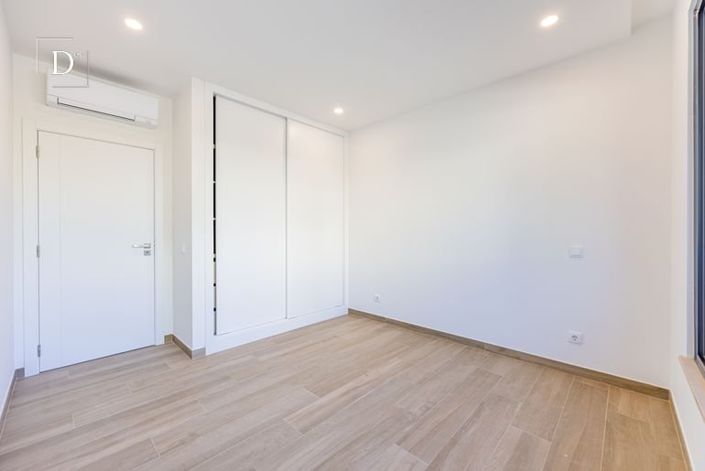 Image No.21-3 Bed Apartment for sale