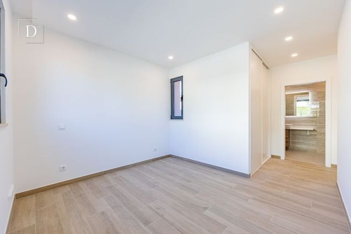 Image No.24-3 Bed Apartment for sale