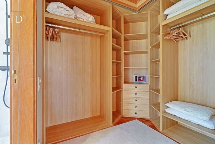 Image No.18-4 Bed House for sale