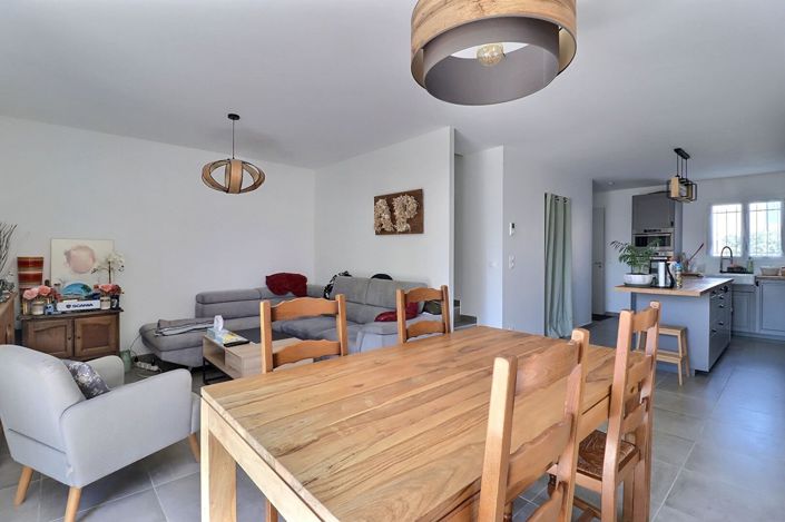 Image No.8-4 Bed House for sale
