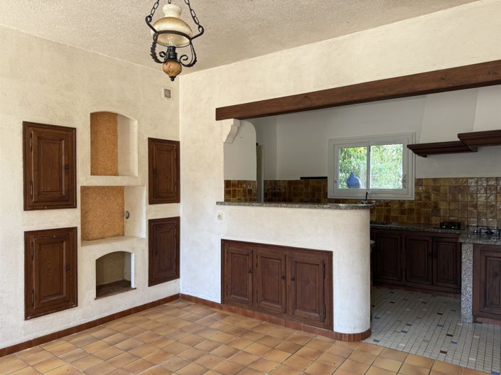 Image No.6-8 Bed House for sale