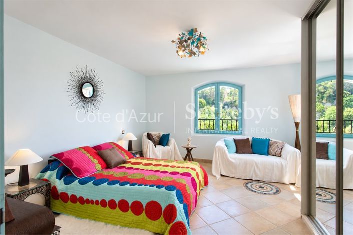Image No.12-4 Bed House for sale