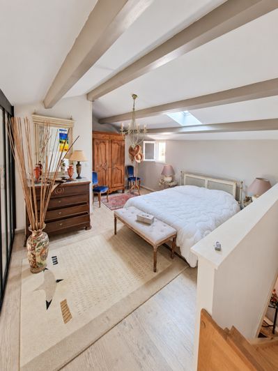 Image No.11-3 Bed House for sale