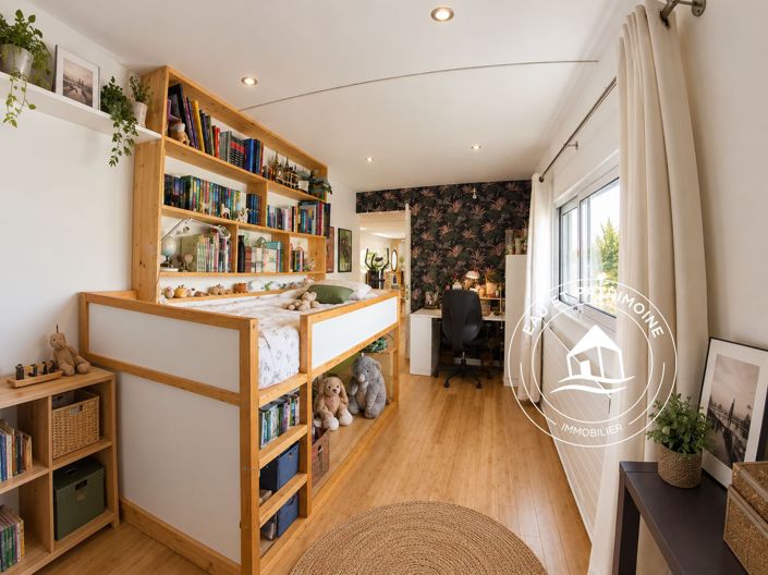 Image No.8-5 Bed House for sale