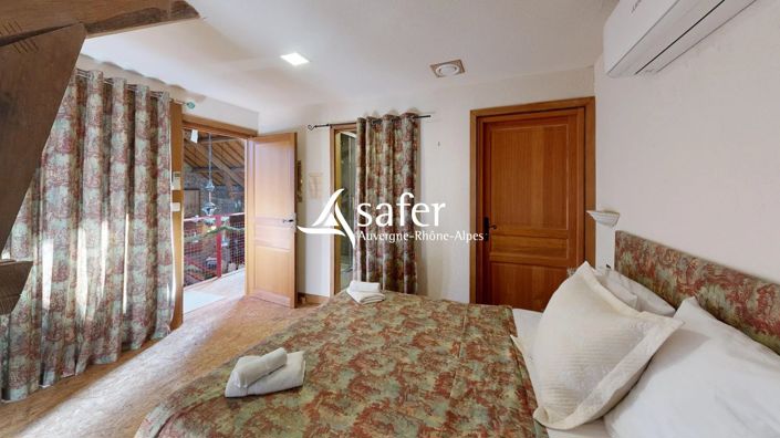 Image No.9-8 Bed Apartment for sale
