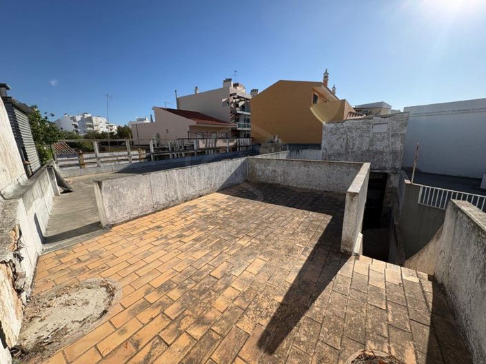 Image No.17-3 Bed House for sale