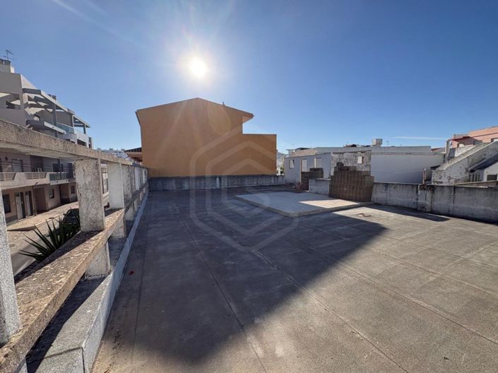 Image No.19-3 Bed House for sale