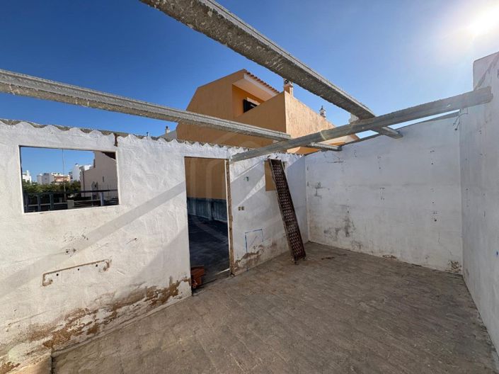 Image No.21-3 Bed House for sale