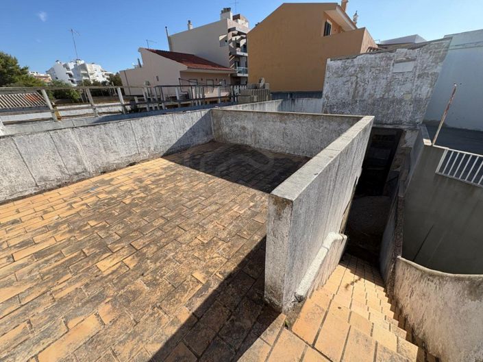 Image No.25-3 Bed House for sale