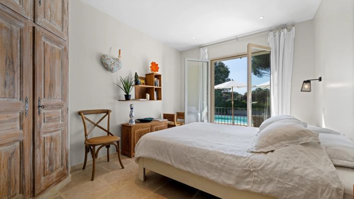 Image No.12-5 Bed House for sale