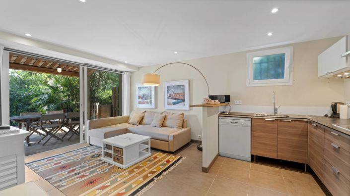 Image No.17-5 Bed House for sale