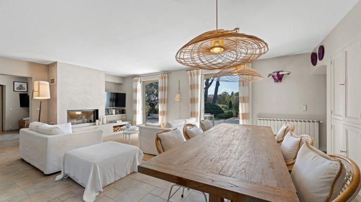 Image No.6-5 Bed House for sale