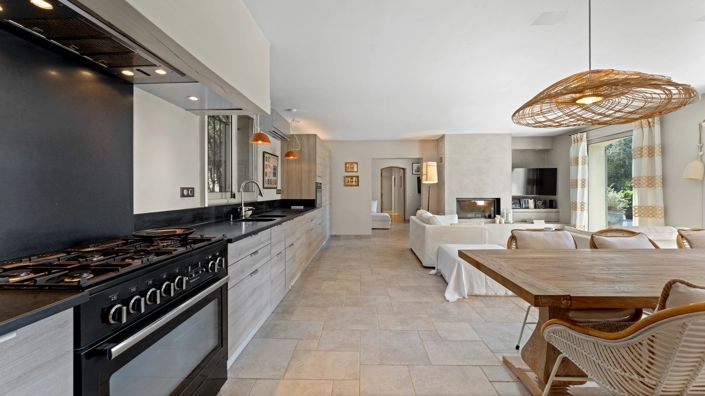 Image No.7-5 Bed House for sale