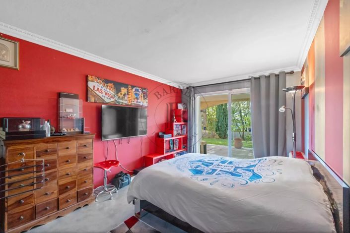 Image No.10-5 Bed House for sale