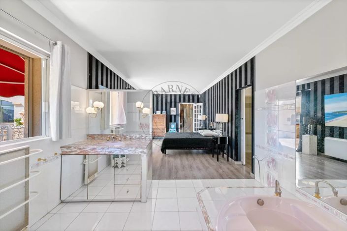 Image No.6-5 Bed House for sale