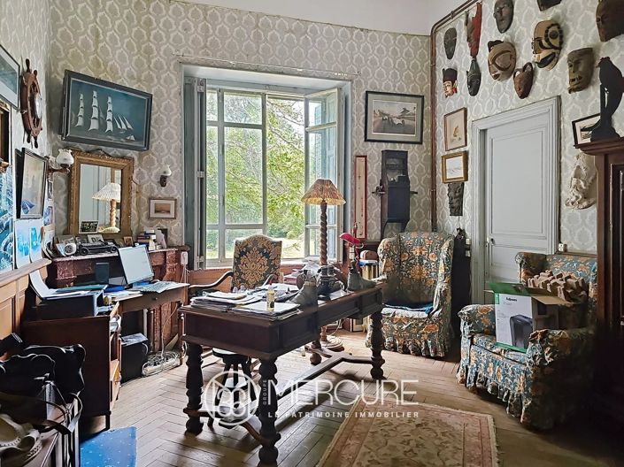 Image No.10-6 Bed Property for sale