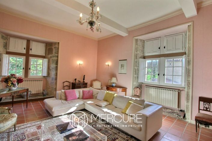 Image No.11-6 Bed Property for sale