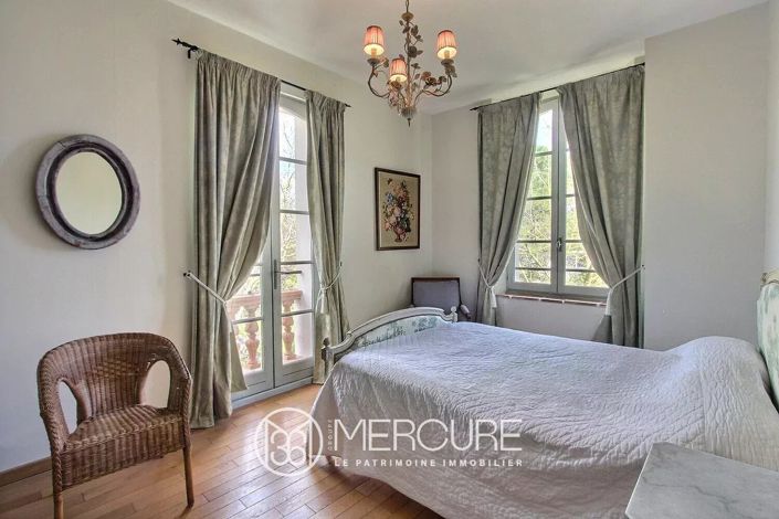 Image No.6-5 Bed House for sale