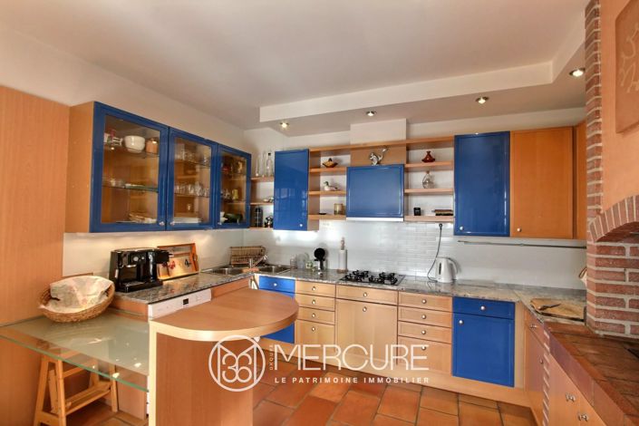Image No.5-6 Bed House for sale