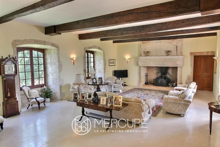 Image No.6-6 Bed Property for sale