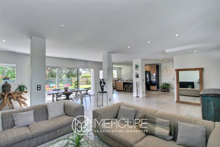 Image No.3-5 Bed House for sale