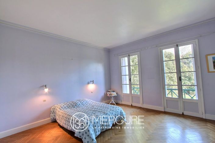 Image No.5-5 Bed House for sale