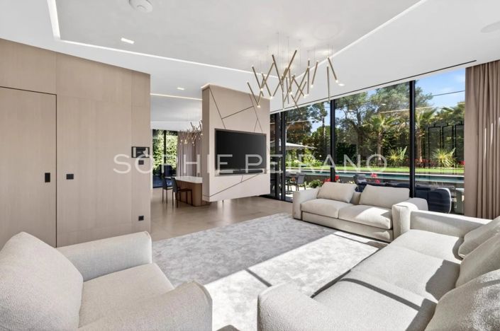 Image No.4-6 Bed House for sale