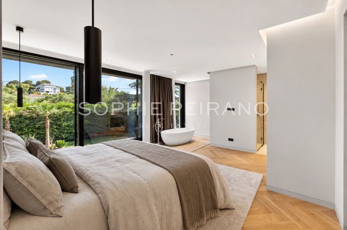 Image No.6-6 Bed House for sale