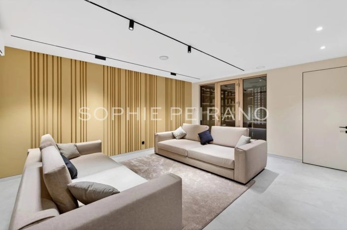 Image No.8-6 Bed House for sale
