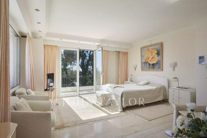 Image No.11-5 Bed House for sale