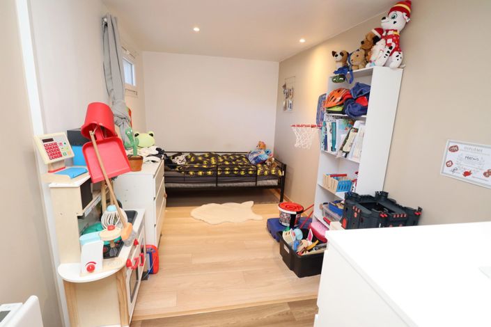 Image No.11-5 Bed House for sale