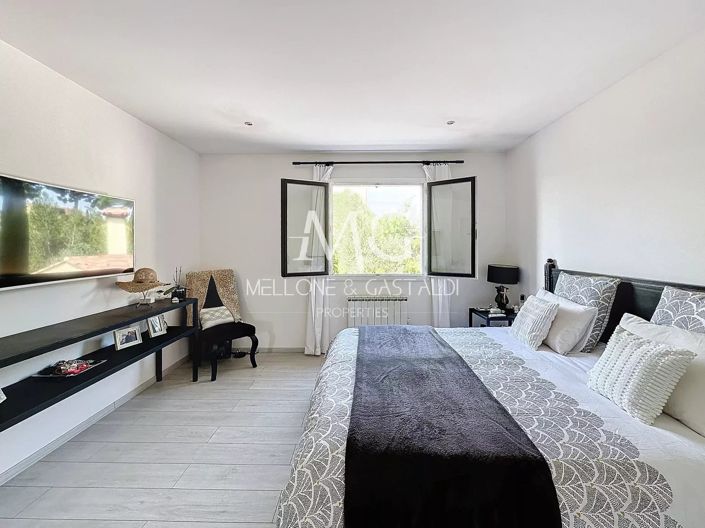 Image No.10-3 Bed House for sale