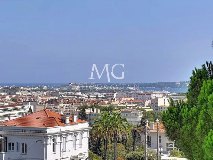 Cannes – 3-Bedroom Corner Penthouse Apartment, Sea View, Terrace, Garage