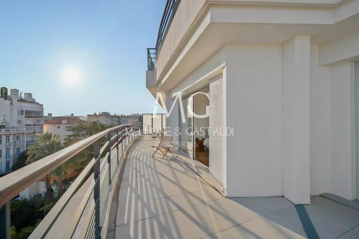 Image No.32-2 Bed Apartment for sale