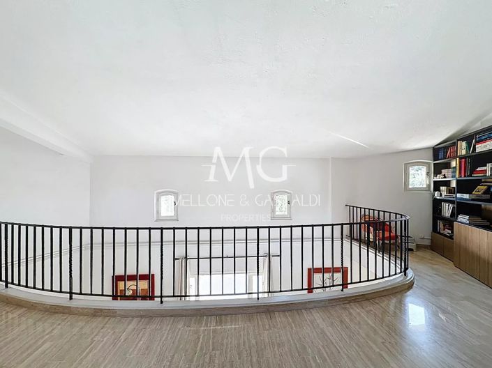 Image No.11-3 Bed House for sale