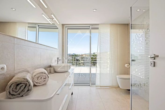 Image No.10-3 Bed Apartment for sale