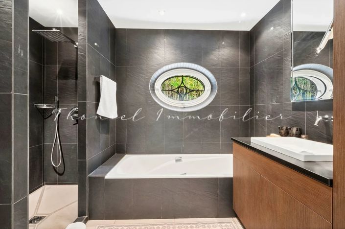 Image No.18-6 Bed House for sale