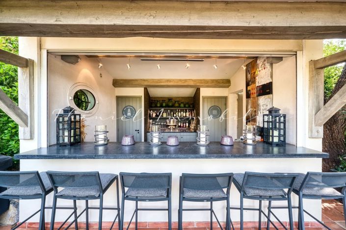Image No.8-6 Bed House for sale