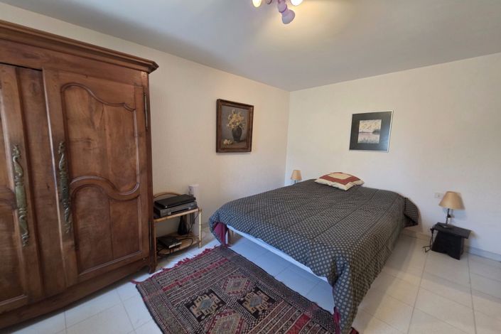 Image No.18-4 Bed House for sale