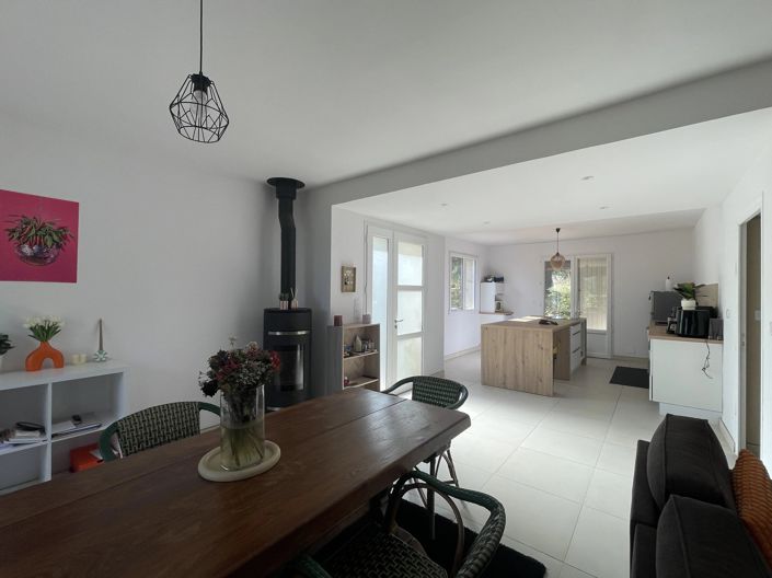 Image No.8-3 Bed House for sale