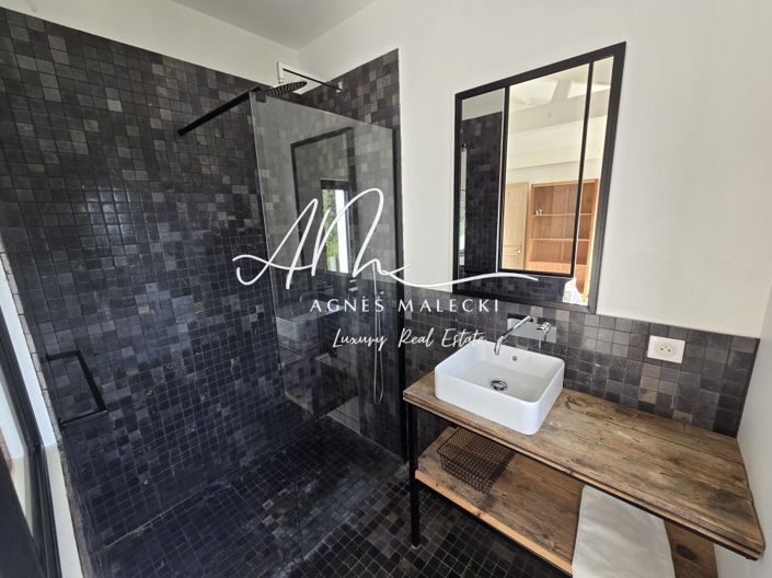 Image No.12-5 Bed House for sale