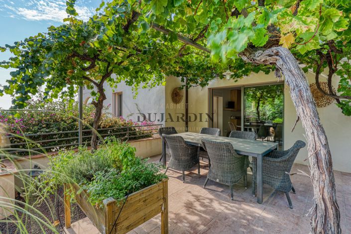Image No.6-6 Bed House for sale