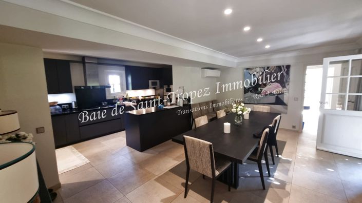 Image No.4-6 Bed House for sale