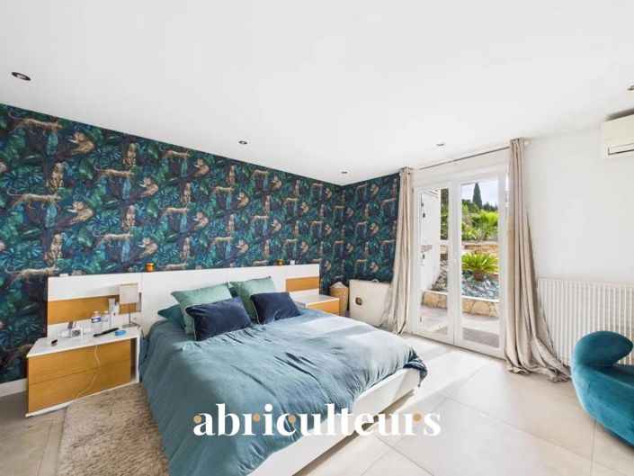 Image No.20-6 Bed House for sale